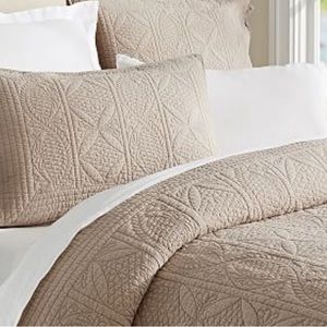 Pottery Barn King Hanna quilt and 3 standard shams